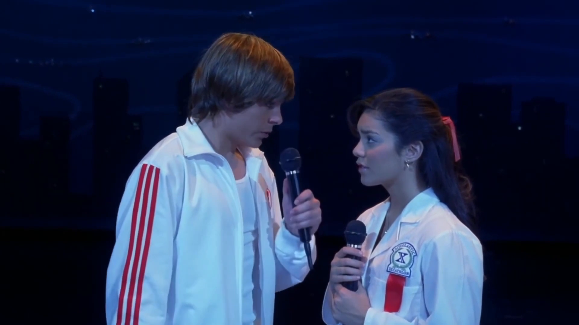 Breaking Free - High School Musical at 00:00 — 01_TROY