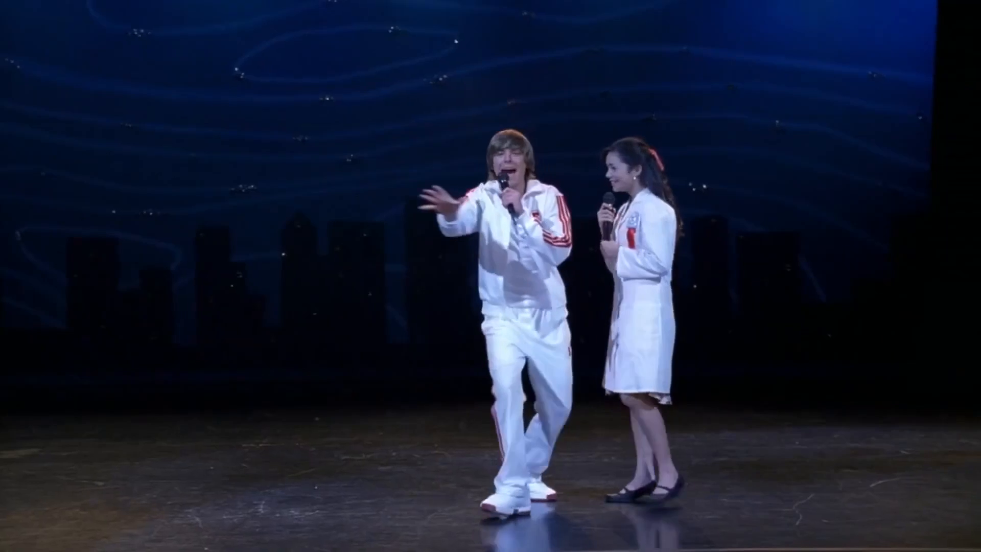 Breaking Free - High School Musical at 00:20 — 06_TROY